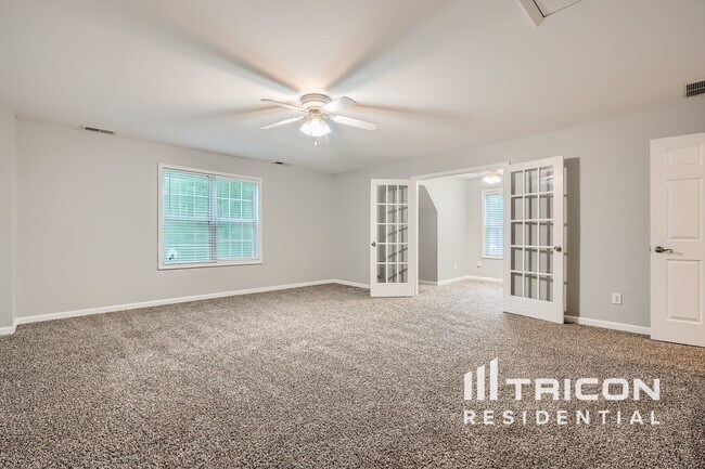 Building Photo - 150 Heathridge Dr