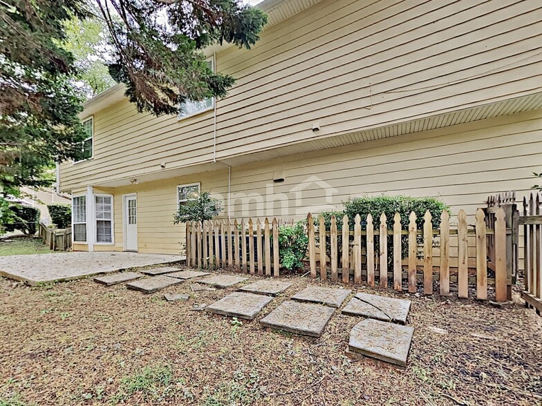Building Photo - 570 Swan Creek Ct