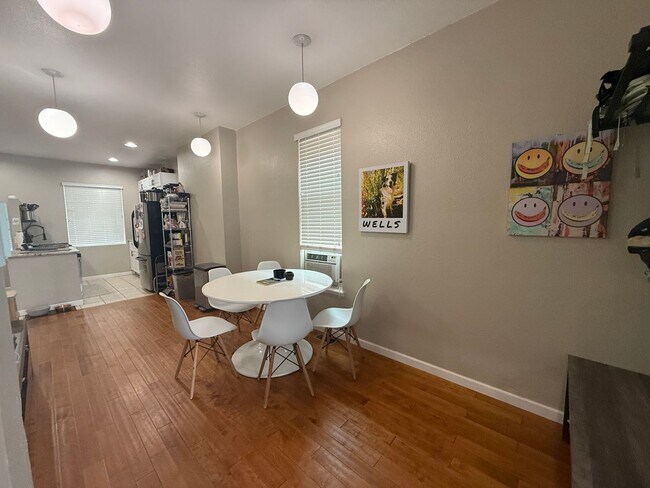 Building Photo - Modern 3-Bedroom Retreat in the Heart of C...