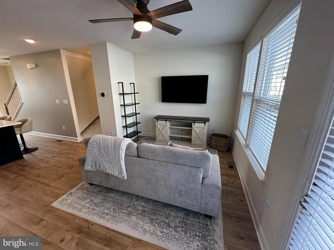 Building Photo - 127 Capital Ct