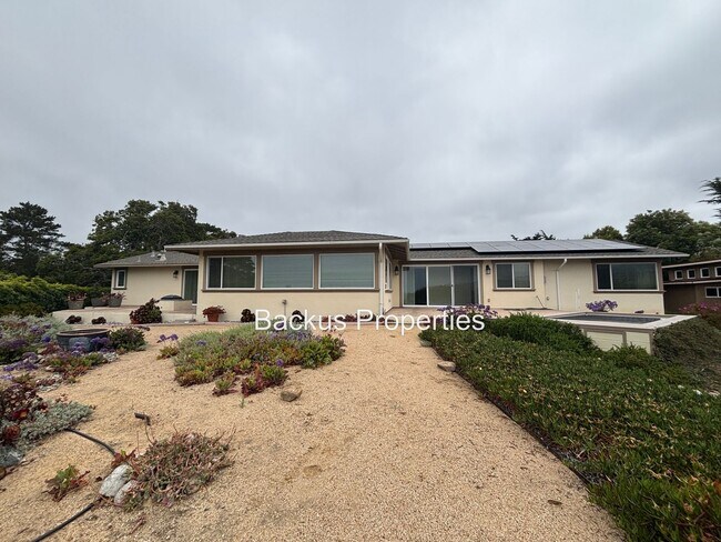 Building Photo - Stunning three bedroom home in picturesque...
