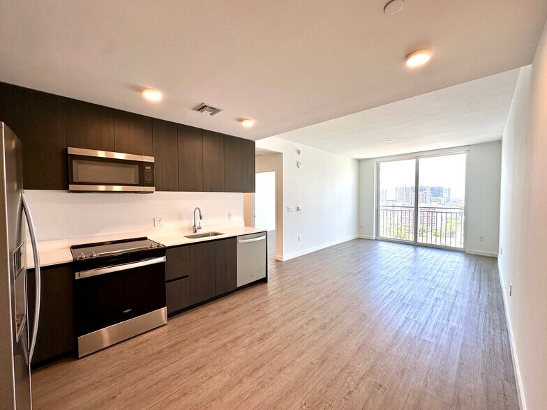 Primary Photo - 114 NE 22nd St