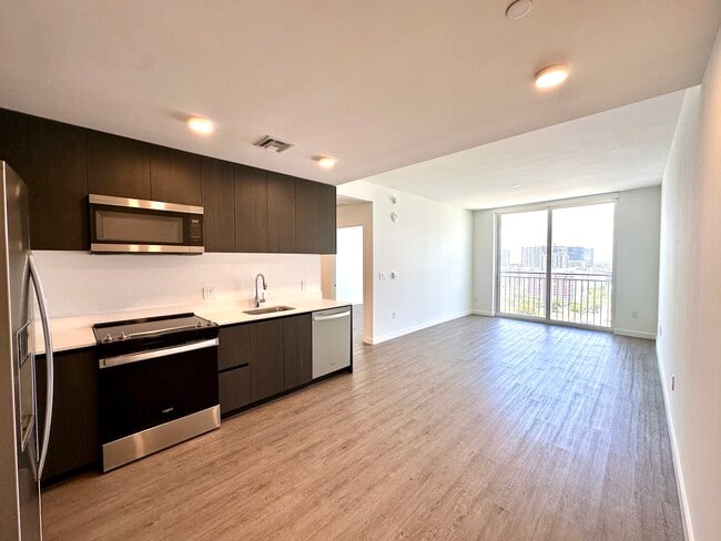 Building Photo - 114 NE 22nd St