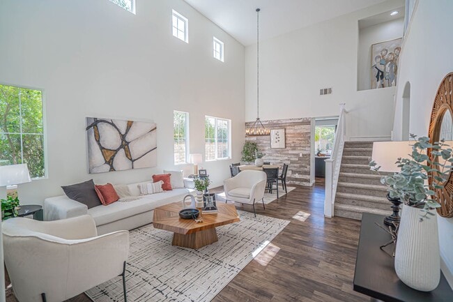 Building Photo - Stunning 5-Bedroom Home with Solar Panels ...