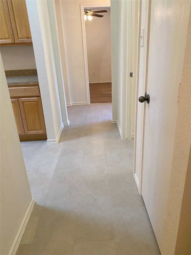 Building Photo - 5747 Wandering Creek Dr