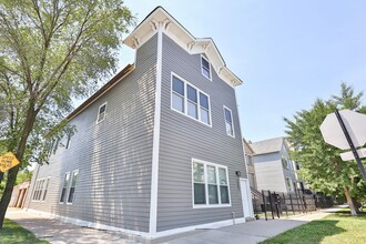 Building Photo - 2501 W Cortland St