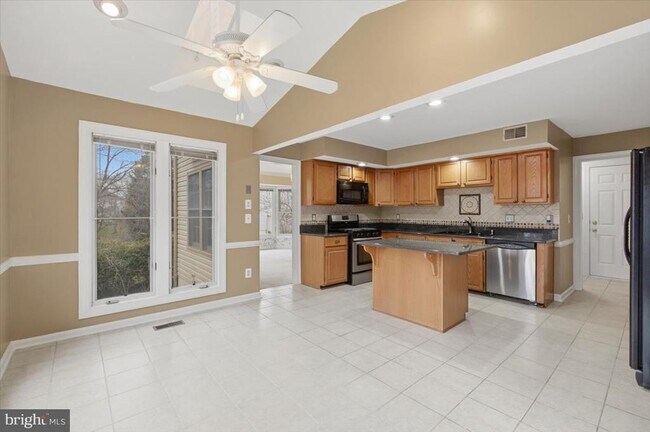 Building Photo - 9357 Gloxinia Way