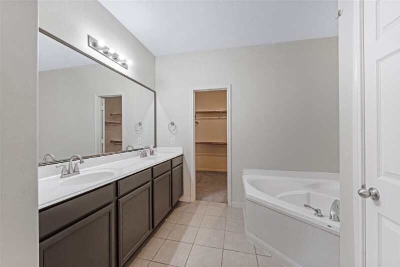 Building Photo - 10251846 A