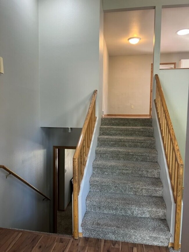 Building Photo - 3 Bedroom, 2.5 Bath Beautiful Ranch Style Home with 3 Car Attached Garage in West Fort Collins, CO