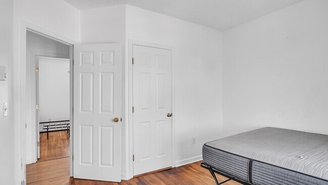 Building Photo - 1442 Main St