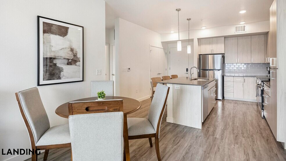 Building Photo - 1760 S Crismon Rd