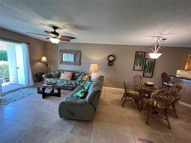 Building Photo - 6100 Bahia Del Mar Cir