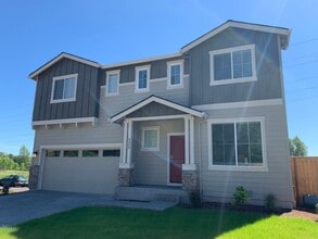 Building Photo - GORGEOUS 5BD, 3BA, 2-CAR GARAGE! AMENITIES...
