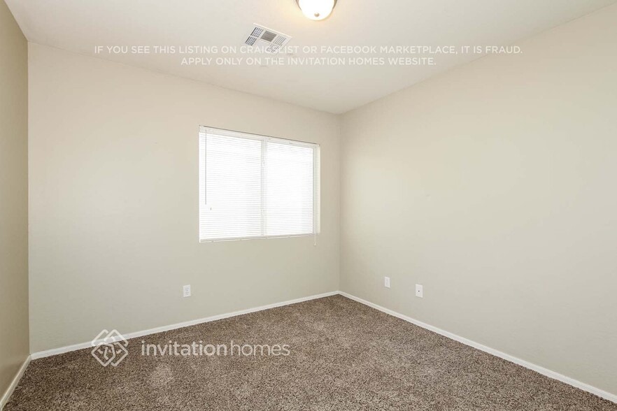 Building Photo - 9049 N 115th Dr