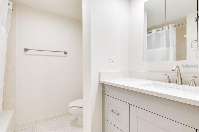 Building Photo - 2615 Cove Cay Dr