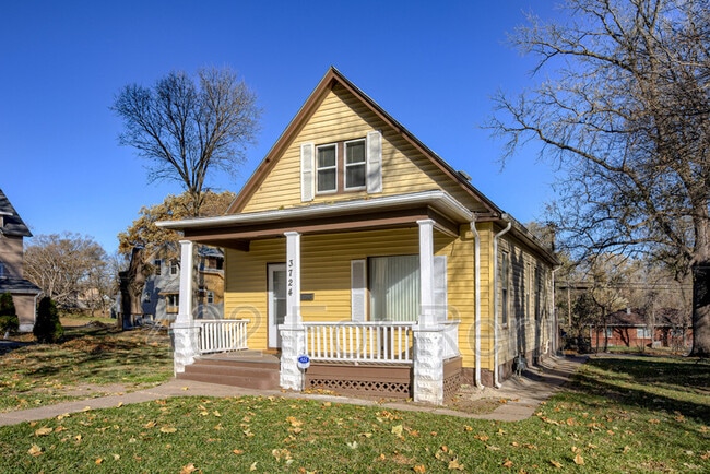 Building Photo - 3724 Grand Ave