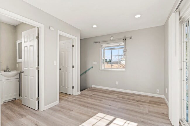 Building Photo - Remodeled 4-Bedroom House w/ Private Yard in Oakland