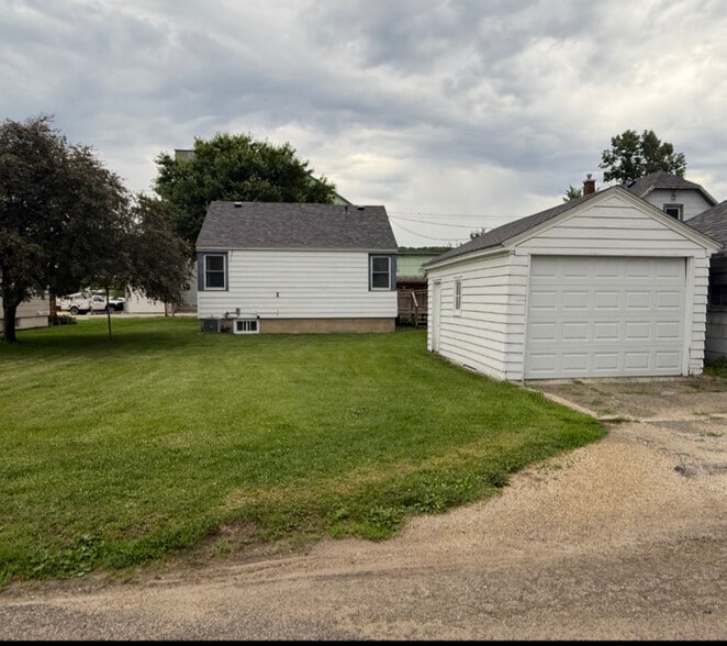 Building Photo - 817 E Water St