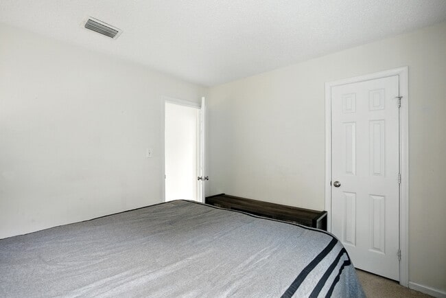 Building Photo - 1036 Woodsmans Reach