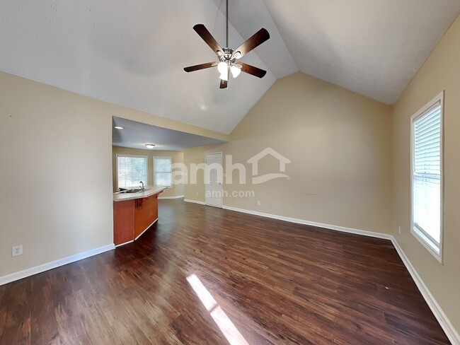 Building Photo - 84 Glen Ridge Dr