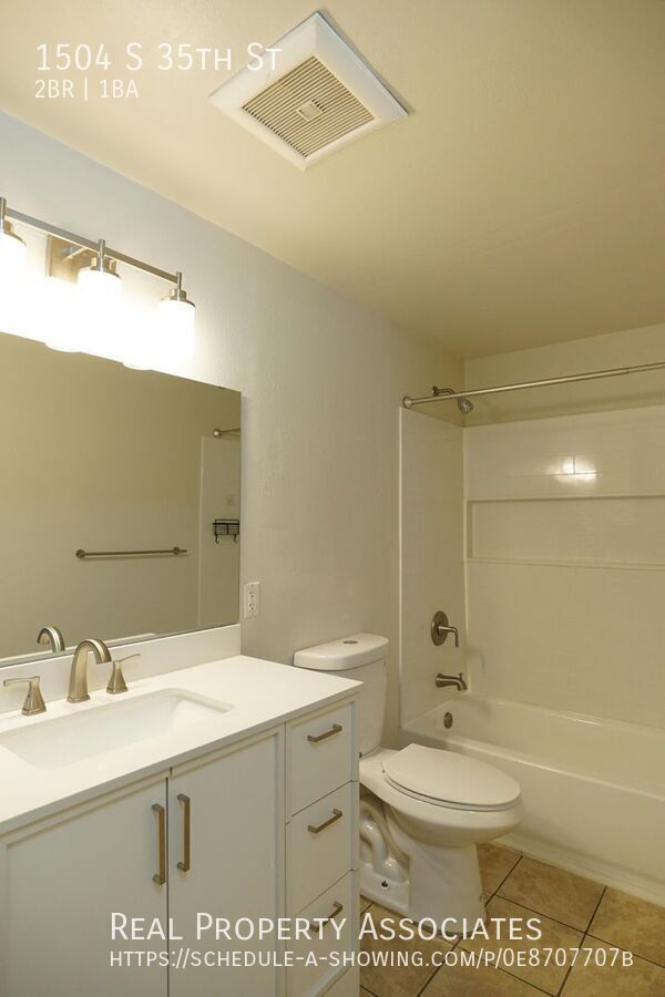 Building Photo - 1504 S 35th St