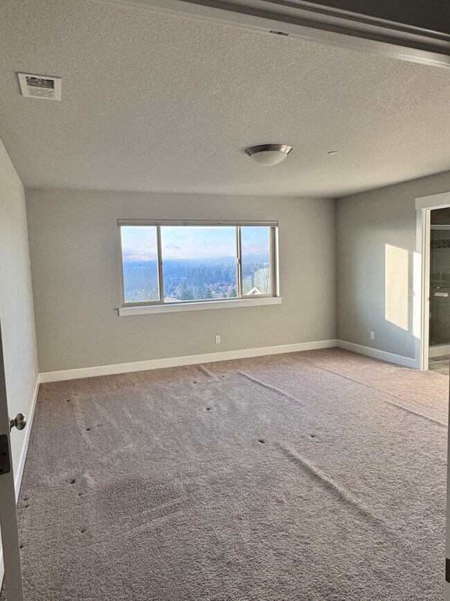 Building Photo - 12050 SW Autumnview St