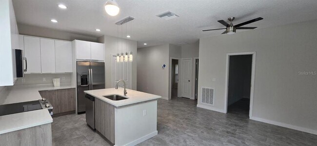 Building Photo - 13911 Ginger Creek Blvd
