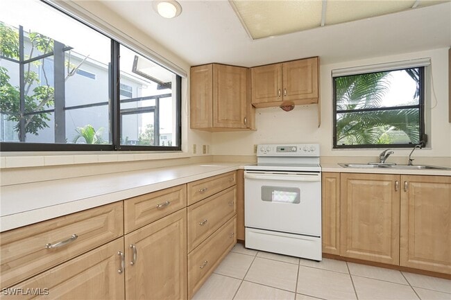 Building Photo - 514 11th Ave S