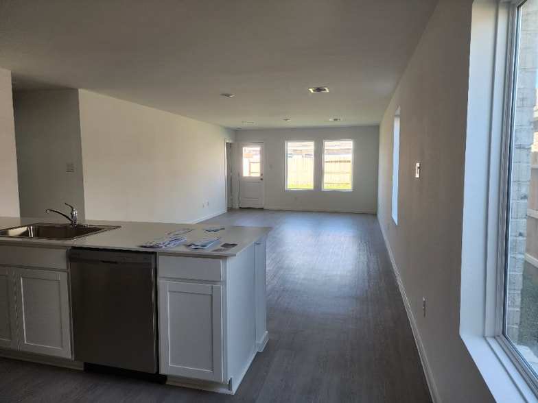 Building Photo - 3045 Fantasy Ter Dr