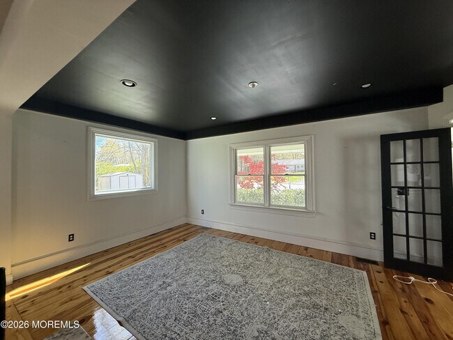 Building Photo - 605 Farrelly Ave