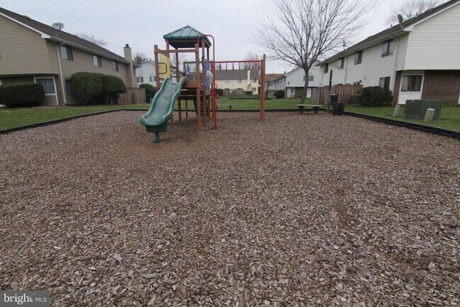 Building Photo - 9008 Sandalwood Dr