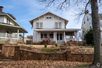 Building Photo - Gorgeous 3 Bed 2 Bath In Quiet Neighborhood
