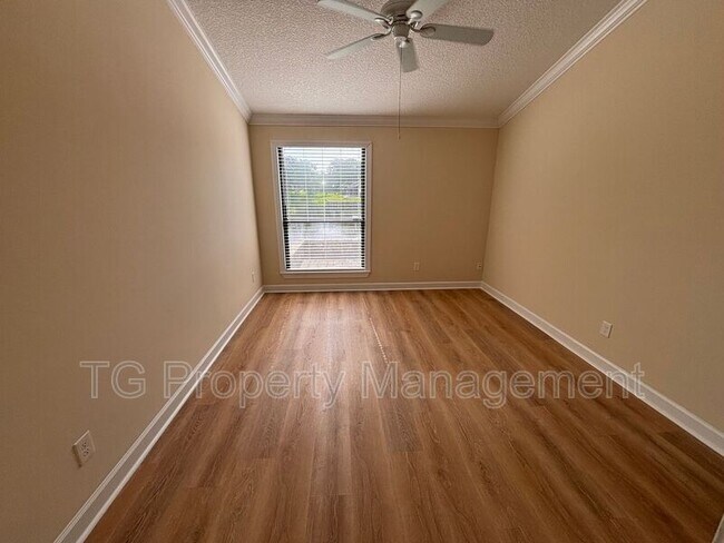 Building Photo - 7823 Fawn Brook Cir E