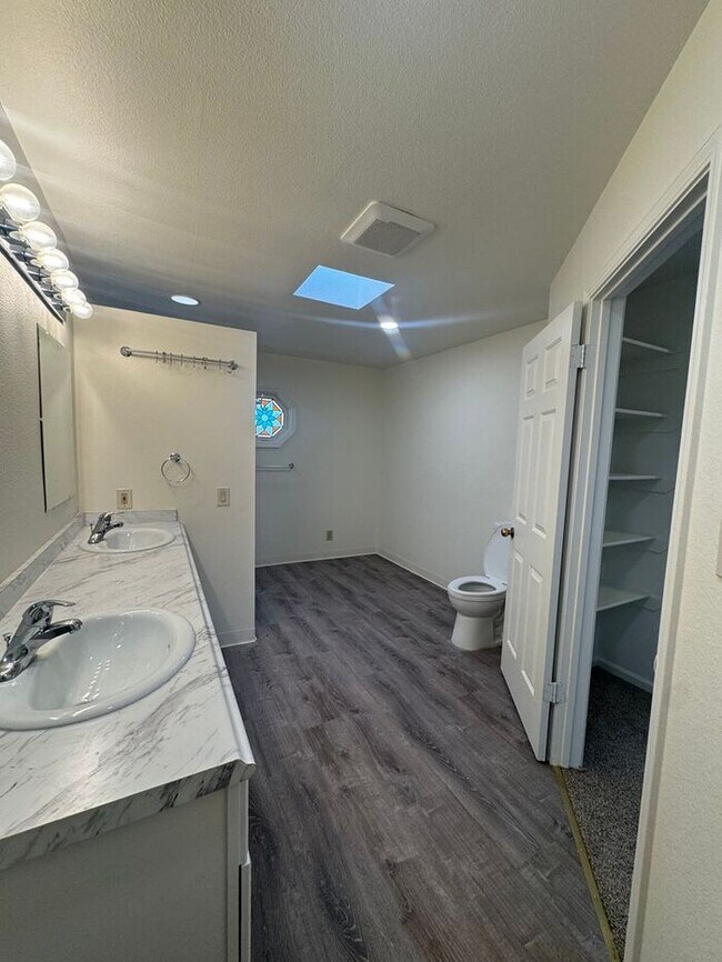 Building Photo - Spacious 5 Bedroom Home in NW Reno with 2 Primary Suites