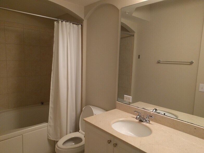 Building Photo - 3210 Renaissance Way