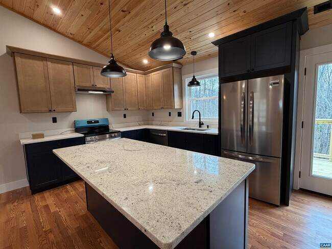 Building Photo - 487 Montreal Ln