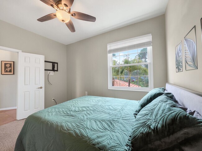 Building Photo - 2 Bed + Flex, 2 Bath Fully Furnished Annual Rental