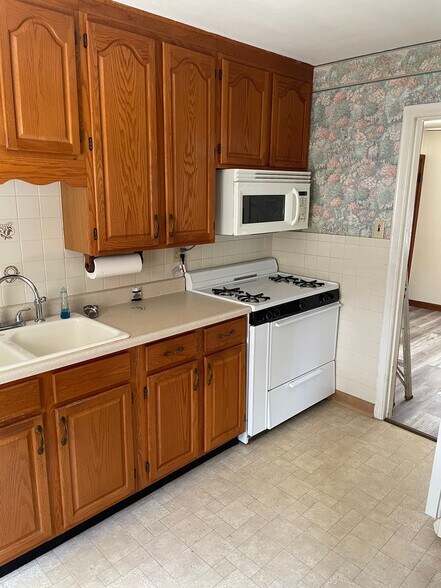 Kitchen - 1518 Patterson Rd