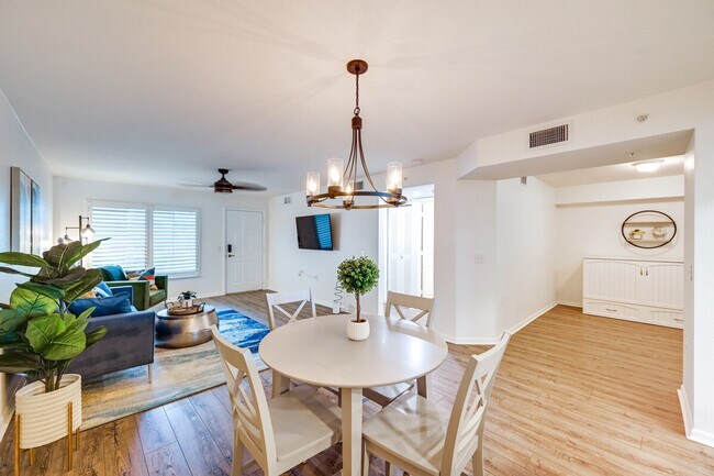 Building Photo - 4940 Cougar Ct S