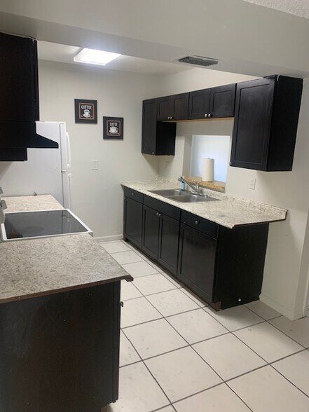 Building Photo - 303 SW 77th Ter