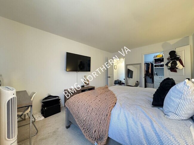 Building Photo - 8056 Pantano Pl