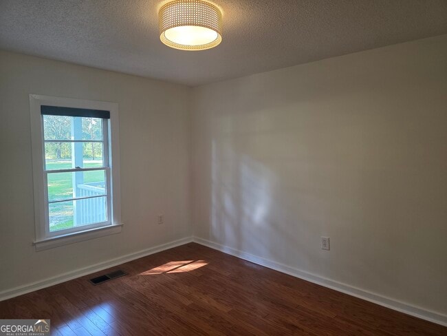 Building Photo - 807 Pound Rd