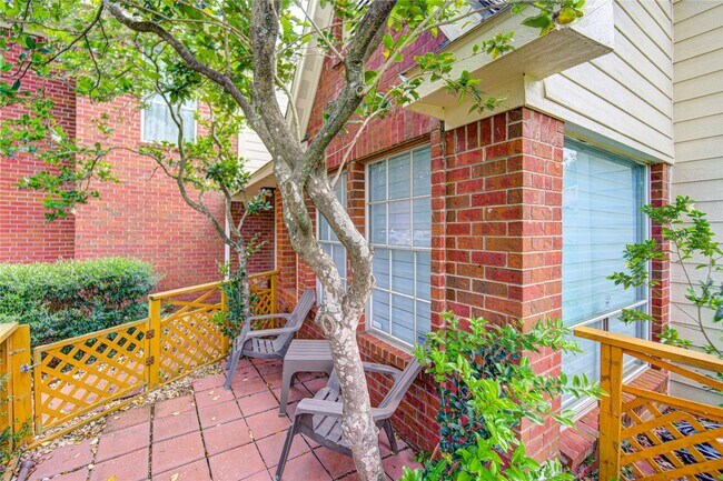 Building Photo - 902 Mesa Terrace Dr