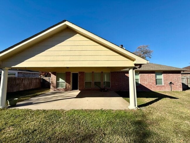 Building Photo - 3 Bedroom, 2 Bathroom Home in Lindale!