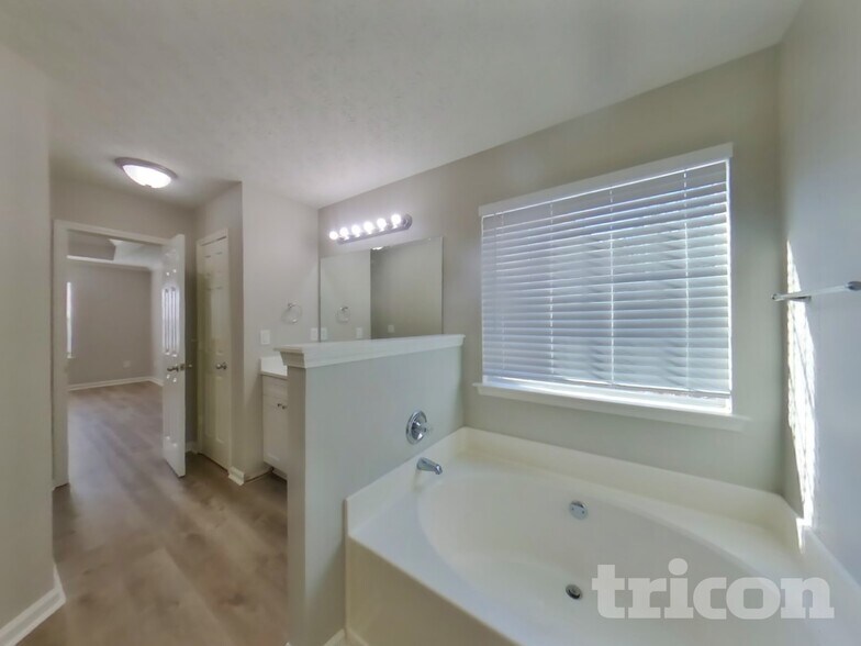 Building Photo - 1270 St Francis Ct