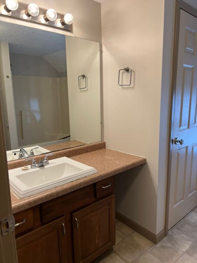Building Photo - Charming 3 bedroom - 2 bath house in Normal
