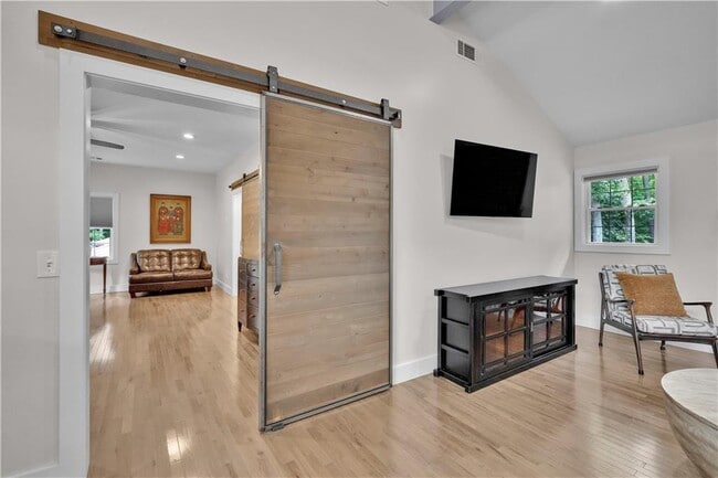 Building Photo - 225 Jayne Ellen Way