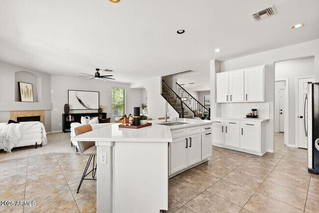 Building Photo - 2648 E Teakwood Pl