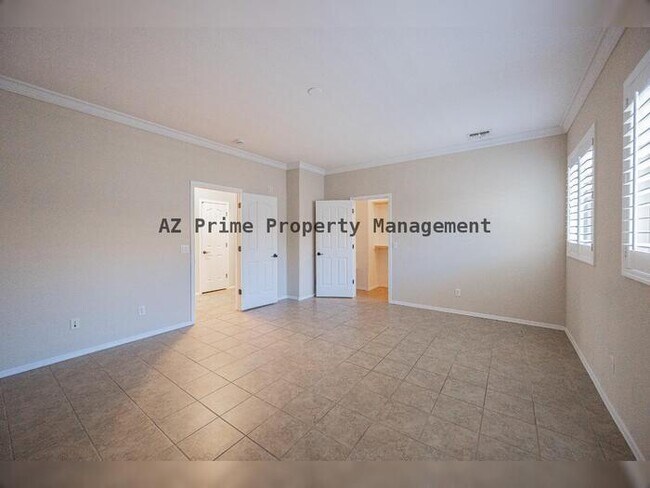 Building Photo - 3681 E Yellowstone Pl