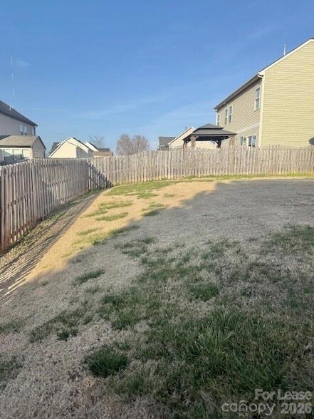 Building Photo - 142 Saye Pl